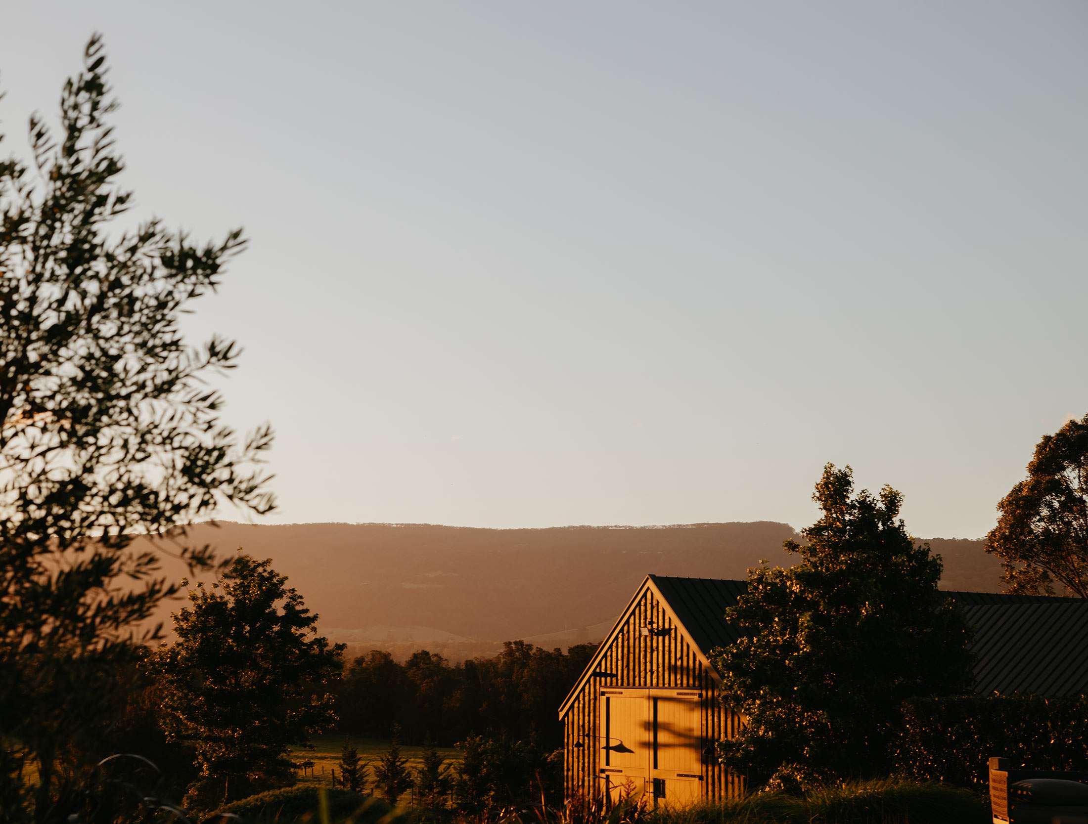 Linneaus_farm-linnaeus-collection-accommodation-berry-2026-barn-view