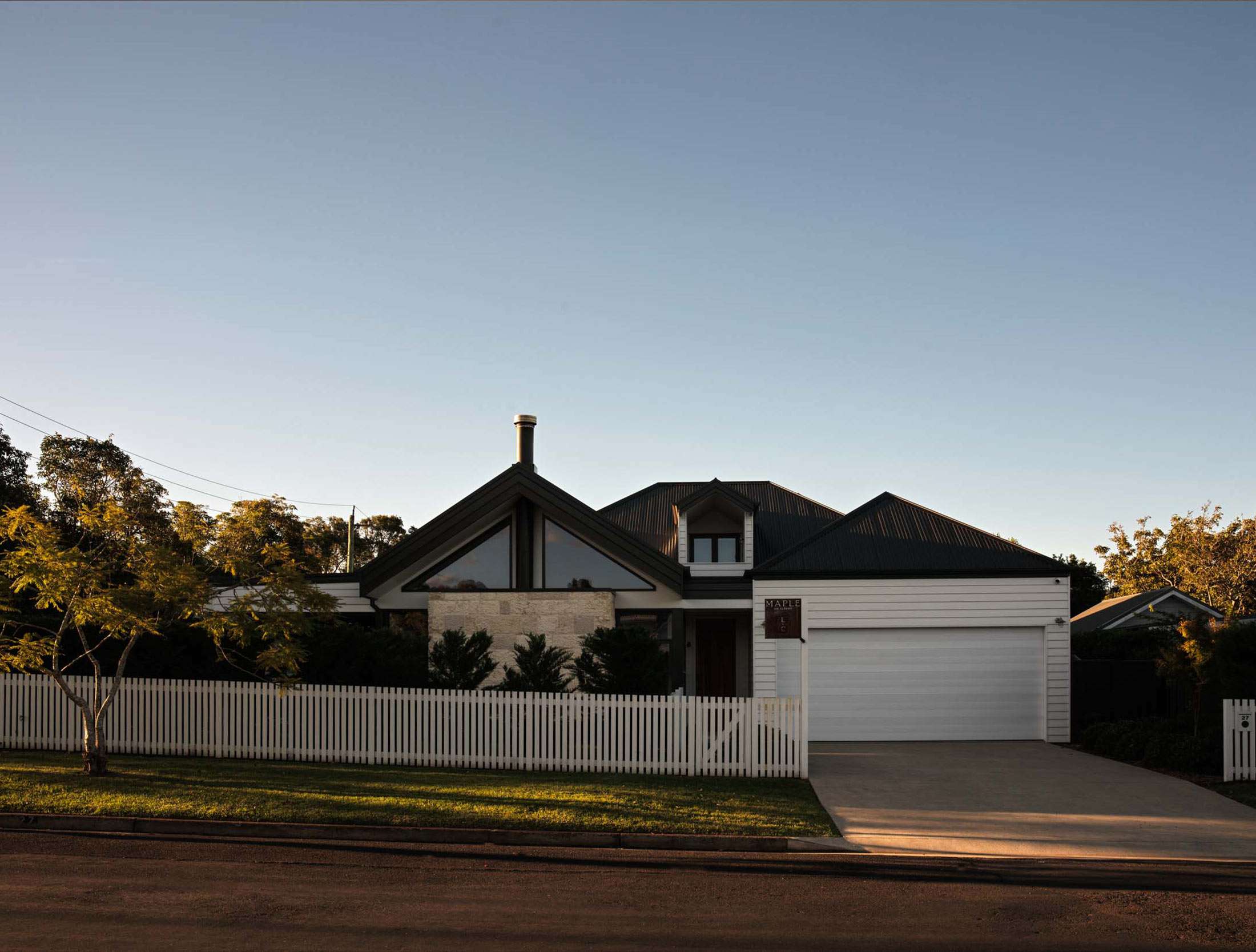 maple-cottage-berry-nsw-linnaeus-collection-family-holiday-accommodation-2026-05-hero