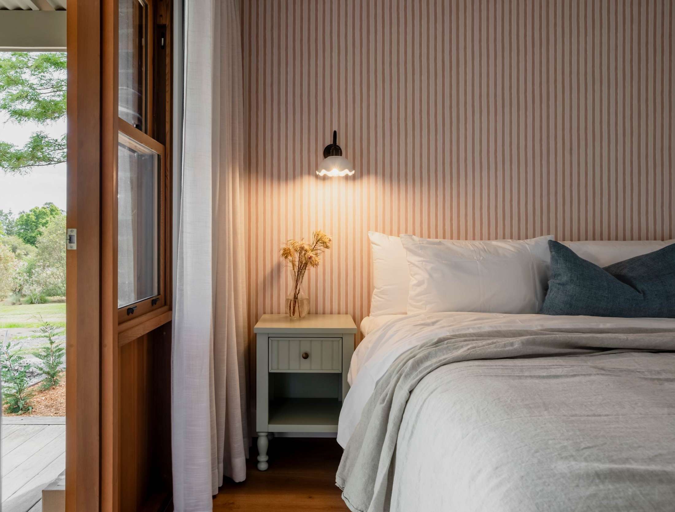 Moraea Suite Berry