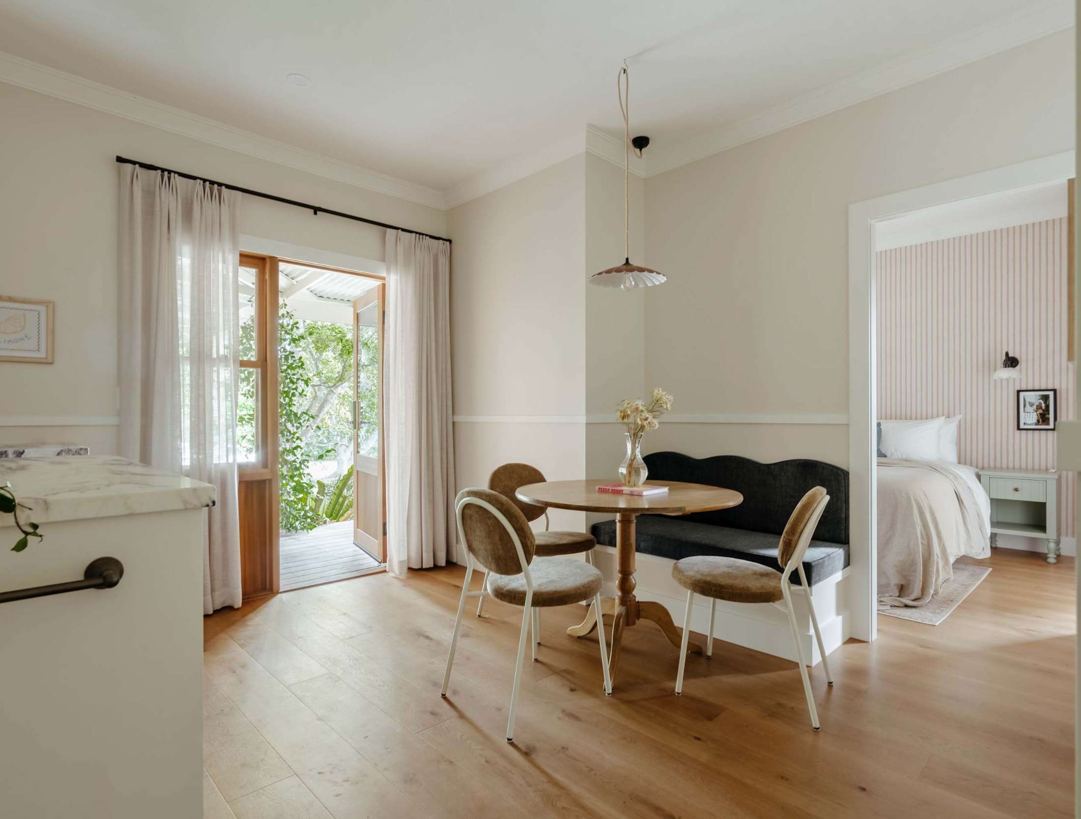 Moraea Suite Berry