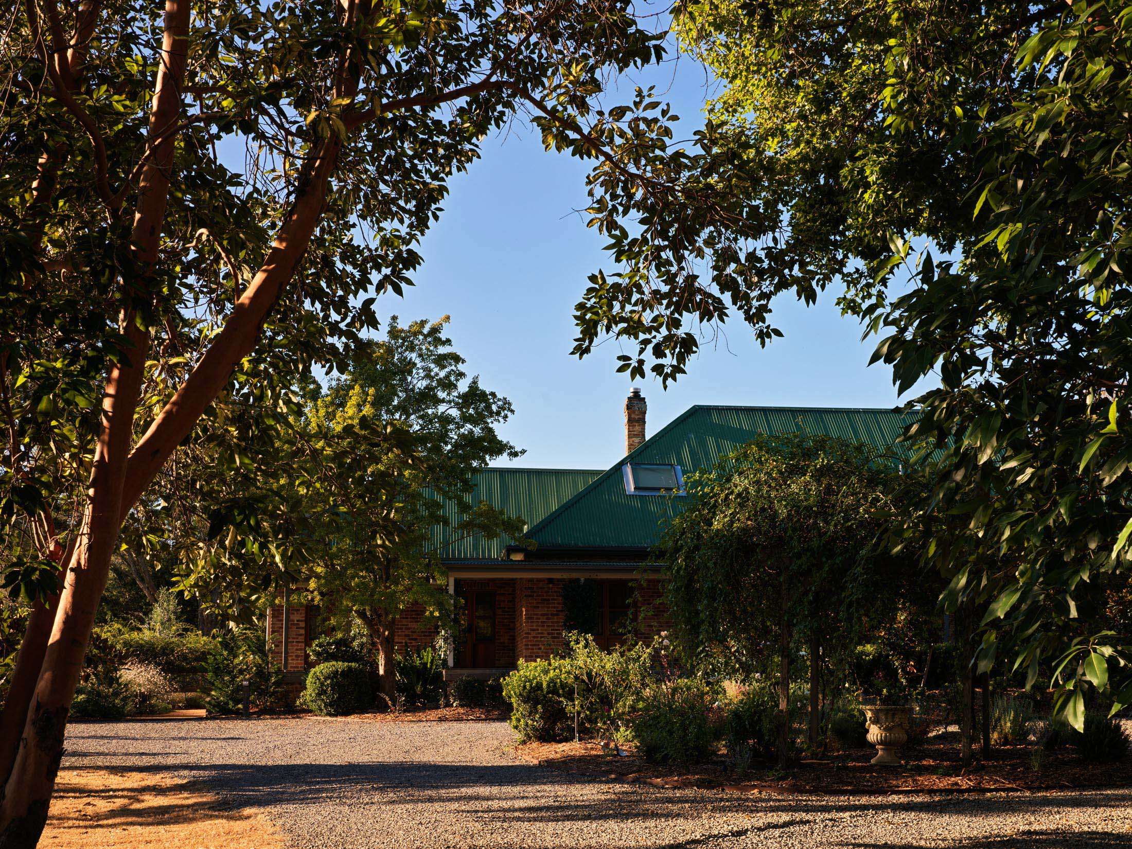 Moraea-Farm-berry-nsw-linnaeus-collection-family-holiday-accommodation-2026-02_1